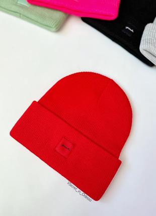 Червона шапка victoria's secret pink