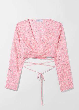 Розовая атласная блузка bershka