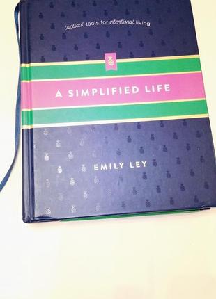 Книга планер англійською мовою . a simplified life. emily ley.