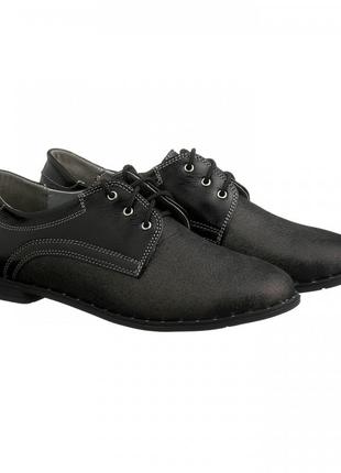 Туфли на низком каблуке со шнуровкой