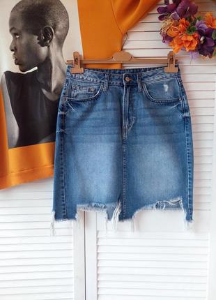 Джинсова спідниця до коліна з рванощами та необробленим краєм від h&m