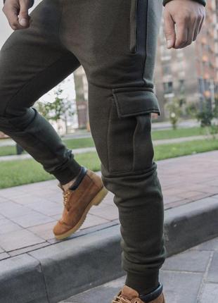 Мужские штаны карго на флисе хаки зауженные | зимние спортивные штаны с карманами по бокам7 фото