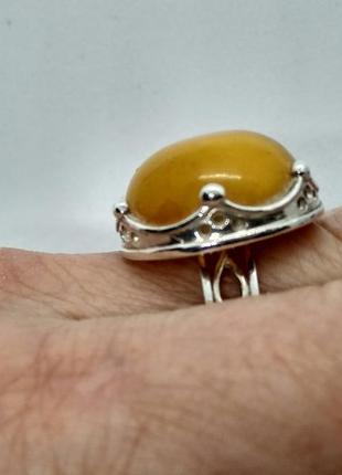 Серебряное кольцо с натуральным янтарем