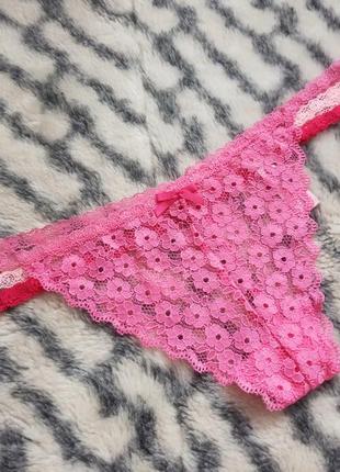 Яскраві мереживні стрінги hunkemoller