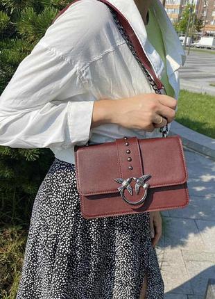 Жіноча міні сумочка клатч на плече біла сумка на ланцюжку з пташками бордовий7 фото