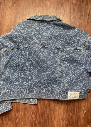 Джинсовая куртка в принт смайлы, укороченная джинсовка9 фото