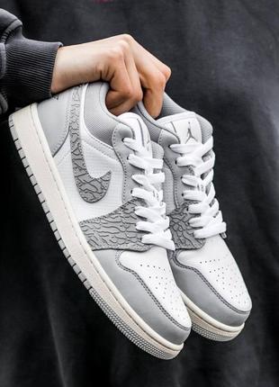 Женские кроссовки nike air jordan 1 low prm smoke grey elephant 36-37