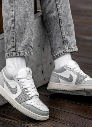 Женские кроссовки nike air jordan 1 low prm smoke grey elephant 36-377 фото