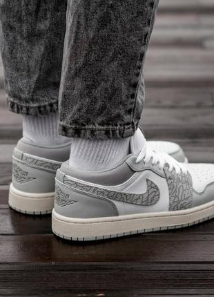 Женские кроссовки nike air jordan 1 low prm smoke grey elephant 36-378 фото