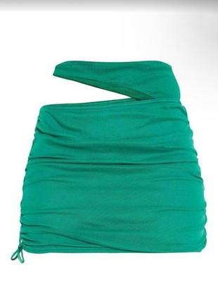 Зелена асиметрична спідниця з розрізом на тілії та стяжкою збоку від prettylittlething