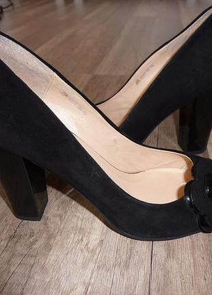 Замшевые вечерние туфли grado