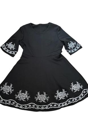 Shein фірмова брендова жіноча сукня плаття з укороченим рукавом чорне із срібною вишивкою красиве нарядне гарне стильне