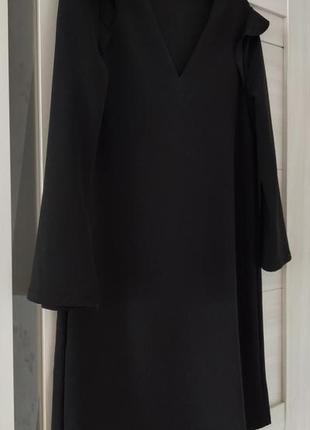 Красива сукня чорного кольору з крильцями на плечах сукня трапеці з v вирізом4 фото