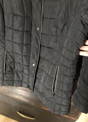 Чёрная базовая стёганная осенняя курточка 54-р7 фото