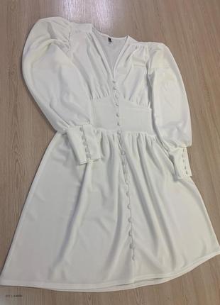 Роскошное белое платье с пуговицами5 фото