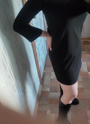 Красива сукня чорного кольору з крильцями на плечах сукня трапеці з v вирізом8 фото