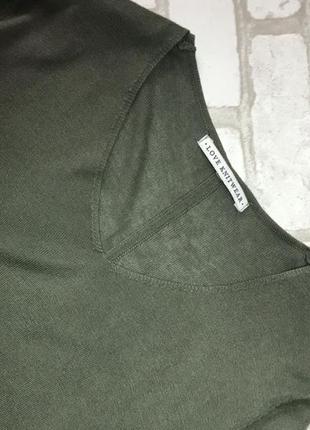 Тоненький свитер v-образный вырез длинный рукав удлиненная спинка цвет хаки2 фото