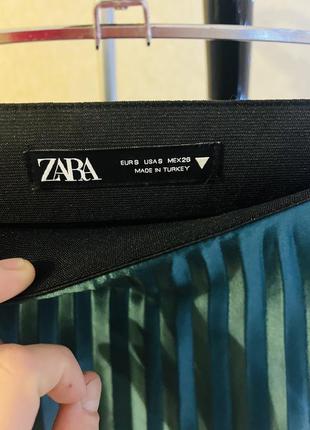 Юбка плиссе zara изумрудного цвета плиссированная р. s-m3 фото