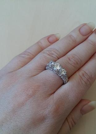 Кольцо с кристаллами 2