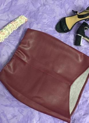 Крутая актуальная кожаная мини юбка prettylittlething/цвет марсала4 фото