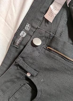Женские однотонные классические плотные джинсы boohoo, размер s, черные5 фото