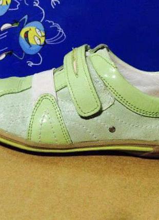 Кросівки на дівчинку