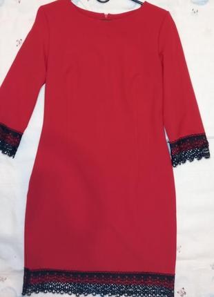 Червона сукня з мереживом.2 фото