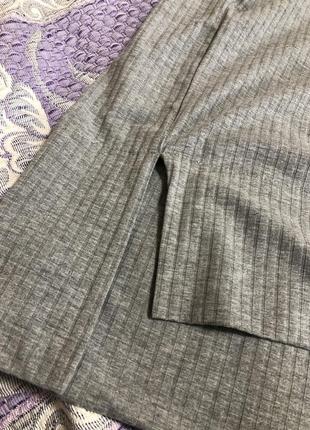 Удлиненная кофточка серого цвета 6