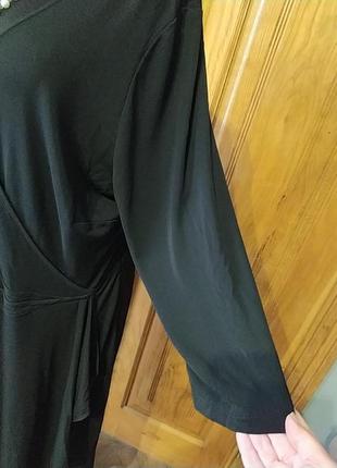 Стильне чорне плаття батал складний крій відрізна талія