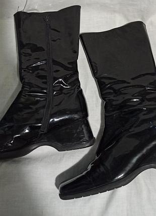 Женские демисезонные сапоги, лак
