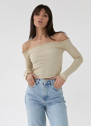 Женский джампер с открытыми плечами