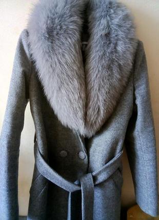 Шикарное зимнее пальто с мехом1 фото