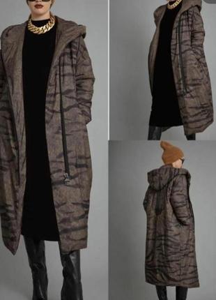 Шикарне пальто, с. інтерксним ексклюзивним принтом, з об'ємною змійкою, якість висока.
