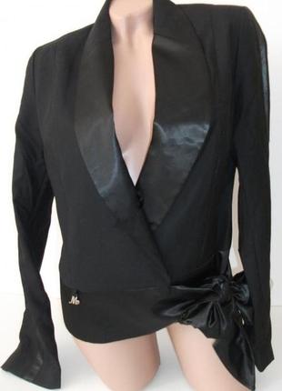 Пиджак жакет черный  с атласными лацканами и поясом-кокеткой, м2 фото