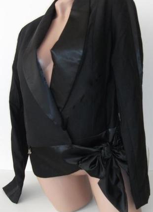 Пиджак жакет черный  с атласными лацканами и поясом-кокеткой, м3 фото