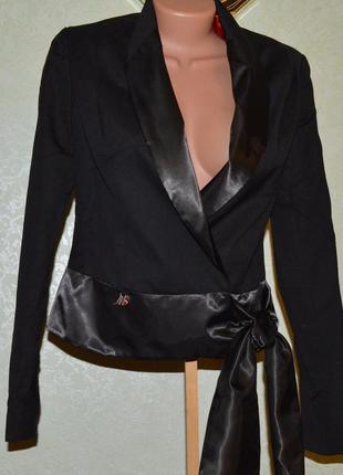 Пиджак жакет черный  с атласными лацканами и поясом-кокеткой, м5 фото