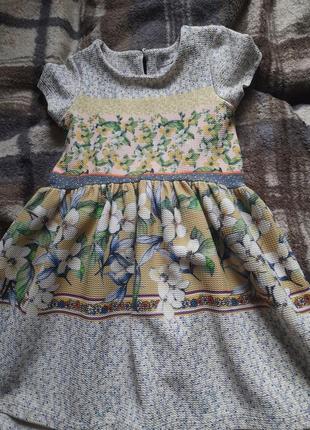 Нарядное платье для девочки на 4-5 лет1 фото