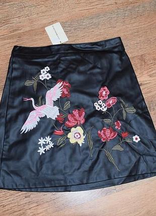 Юбка єко кожа черная вышивка