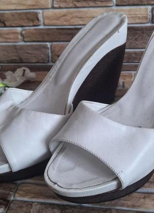 Босоножки на танкетке стелька