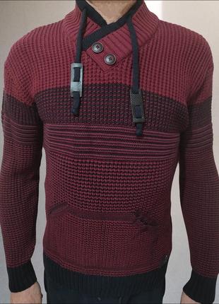 Современный и стильный мужской свитер