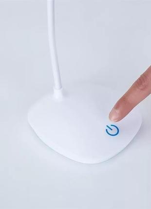 Настільна лед лампа на акумуляторі.