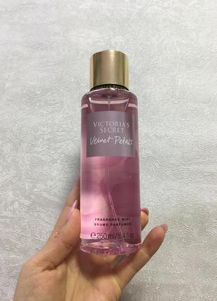 Спрей victoria secret velnet petals