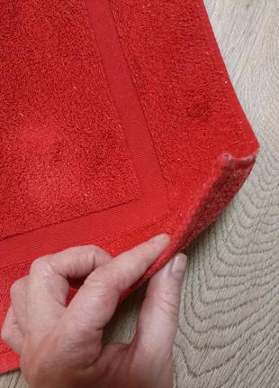 Килимок-рушник для ніг червового кольору3 фото