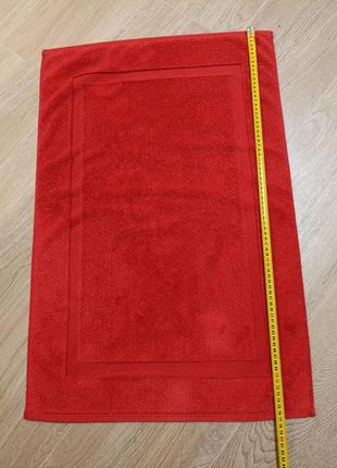Килимок-рушник для ніг червового кольору2 фото