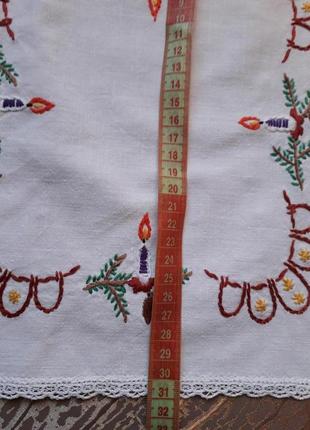 Серветка вишита гладдю новорічна вінтаж оздоблення мереживом.