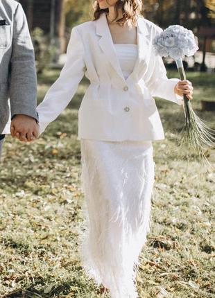 Свадебный образ, свадебный наряд, свадебный костюм, свадебное платье, свадебная юбка, свадебный пиджак, перья1 фото