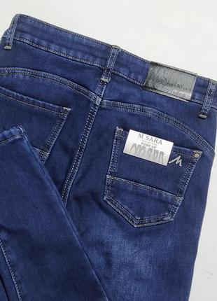Стильные джинсы на флисе  в классическом синем цвете3 фото