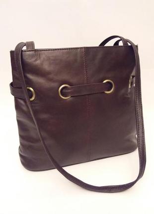 Красивая интересная кожаная сумочка шоколадного цвета4 фото