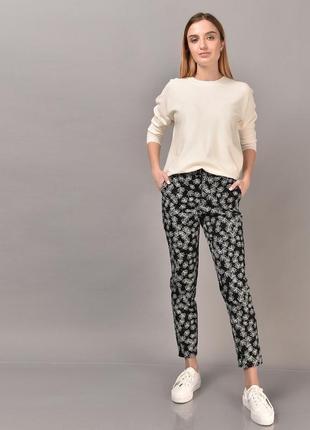 Короткі штани 7/8 із кишенями vila.