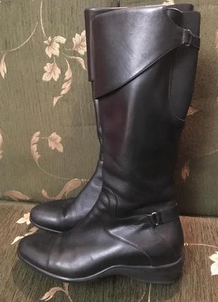 Італійські фірмові ,шкіряні чоботи р. 36 чорного кольору